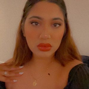 Meet your Posher, Ysha